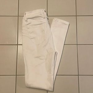 White skinny jeans
